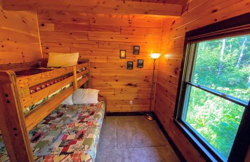 BC Log cabin with private beach river fire pit AC wifi onsite trails ski slope views - Foto 72