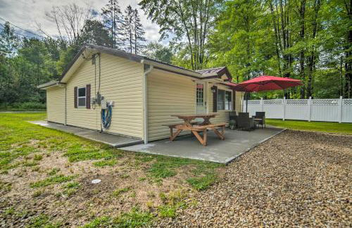 Jamestown Retreat with Hot Tub - Walk to Lake! - Foto 22