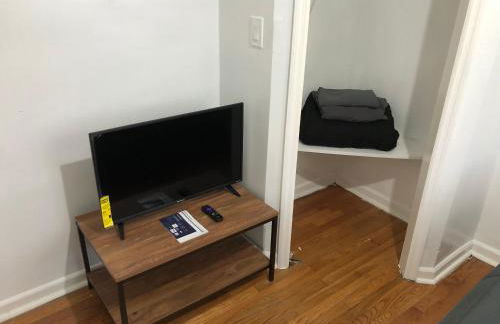 Private 2 bedroom and 1 bathroom house in a quiet area and convenient to NYC bus and train, MetLife Stadium FIFA World Cup 35 minutes away - Foto 7