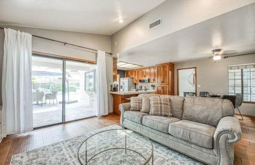 Stylish 3BR/2BA Retreat w/ Pool! Dream Getaway - Foto 26