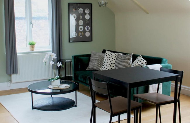 1 Bed Loft - Sleeps 2 - Parking - Wifi - Photo 2