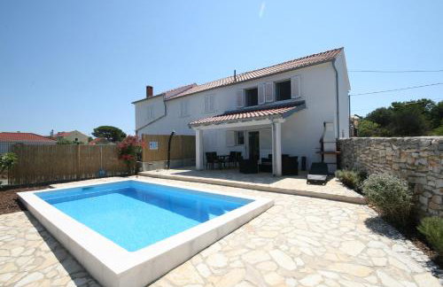 House Sakarun with swimming pool - Photo 1