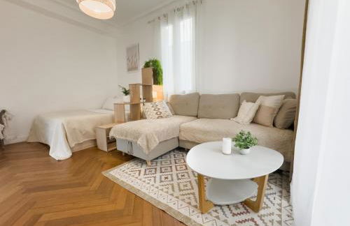 Central Studio - Bright & Modern - Private Terrace - AirCon - Near Train & Beach - Foto 20
