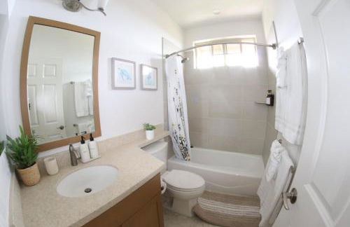 New 4 Bedroom Home with Ocean and Gorgeous Mountain Views in the gated community of Mauna Olu - Foto 57