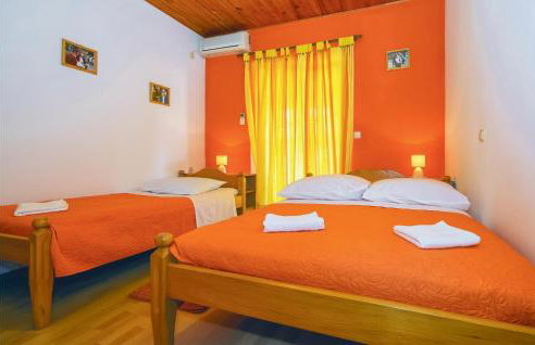 Three-Bedroom Apartment In Ostrvica - Photo 25