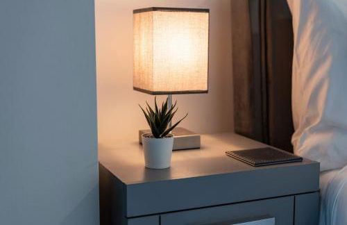 Luxury 2 Bed Apartment, with a balcony city & canal view in Manchester City Centre! - Foto 34