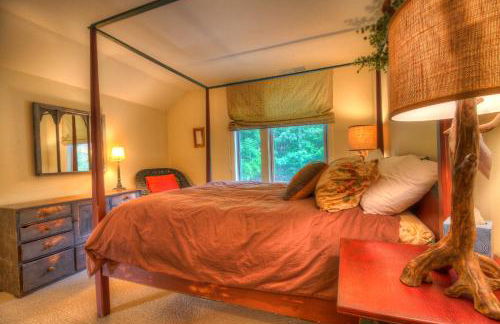 Stratton Mountain Condo with a Hot Tub! Sleeps 12! - Photo 52