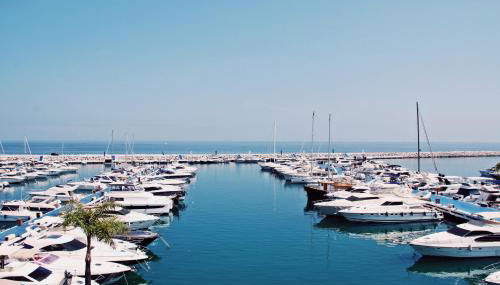 MARBELLA HOME RENTALS - Frontline 2BR Penthouse, Puerto Banus - Foto 3