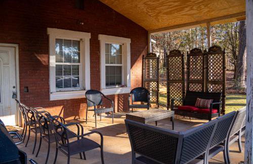 Charming 3 Bedroom Home with Spacious Living and Convenient to Shopping & Interstate - Foto 8