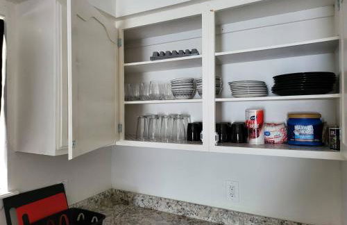 Large parking lot sleeps 8 - Foto 14