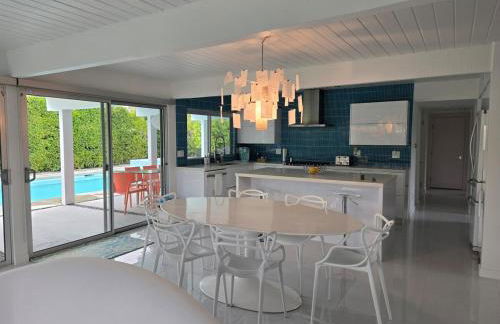 As seen on HGTV Desert Flippers The Pink Door - Foto 20