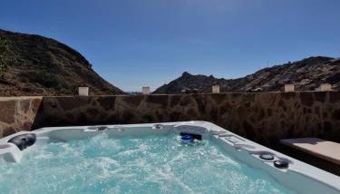 Amazing cozy Villa Hugo Tauro with Jacuzzi, Pool, Wi-Fi - Foto 3