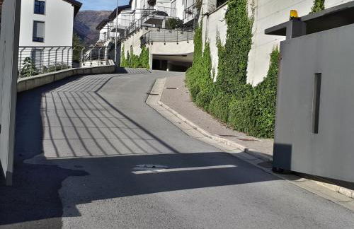 Green & Lake Home - Photo 9