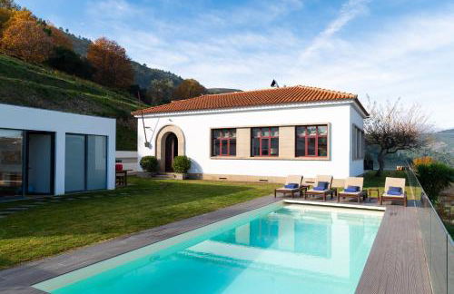 Spacious Villa with Private Pool & Garden in Douro, by Hopstays - Foto 1