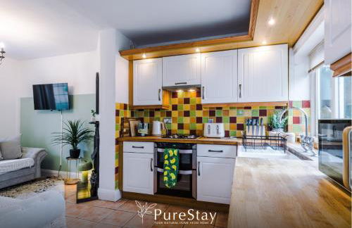 Stylish 4 Bedroom Home in Port Sunlight with 7 Beds Perfect for Business Bookings and Groups - Foto 7