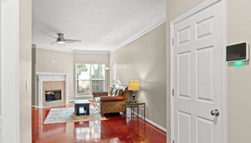 Private Fenced Yard • Sleeps 10 • Mins to Malls - Foto 4