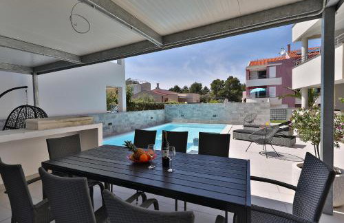 Luxury Villa Nada with Pool - Foto 29