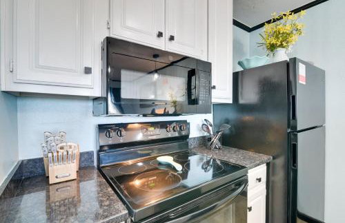 Steps to Galveston Beach Resort-Style Condo! - Foto 11