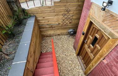 Stunning 2 Bedroom Beach Apartment With Garden - Foto 8