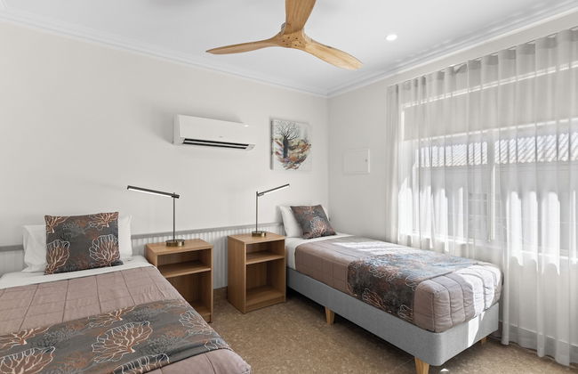 Moonlight Bay Suites - Photo 33