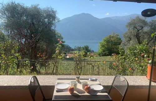 Casa Intignano - Camera con bagno e portico vista lago - Foto 9