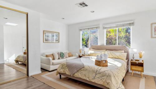 Quiet Home with Spectacular Scenic Mountain Views near Universal Studios Hollywood - Photo 2