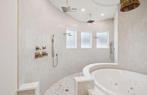 La Villa Nadia - Lakefront Luxury Vacation Rental in Destiny with Private Pool - Foto 23