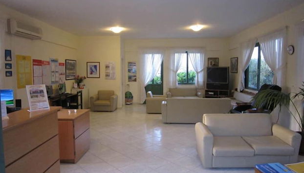 Coin salon dans le hall