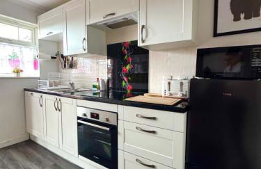 FINN VILLAGE "Raspberry Cottage" Private Garden, 6-seater HOT TUB, Firepit & Pizza Stove - Foto 28