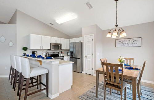 Family Retreat w/ Pool & Foosball, 8.5mi to Disney! - Foto 3