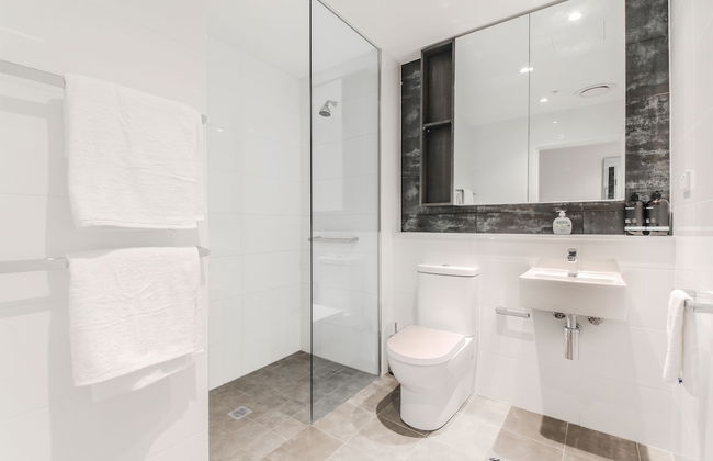 1 Bedroom Modern Apartment in Chatswood - Photo 9