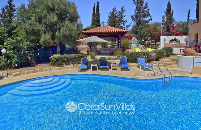 Large Pool & Garden, Billiard, Peaceful Area, Near to the Sea, Coral Bay Paphos - Foto 35