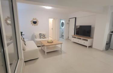 Stylish Rooftop Retreat with Hot Tub with Loutraki Beach - Foto 23