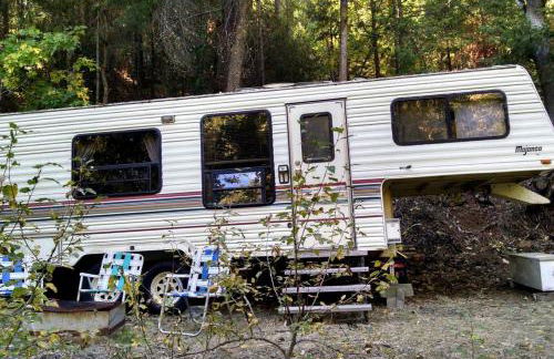 Rustic Caravan Getaway on a Creek in the Klamath National Forest of California - Foto 1