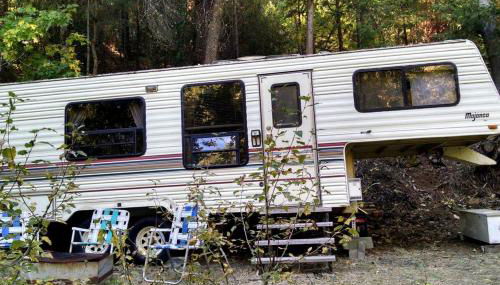 Rustic Caravan Getaway on a Creek in the Klamath National Forest of California - Foto 1