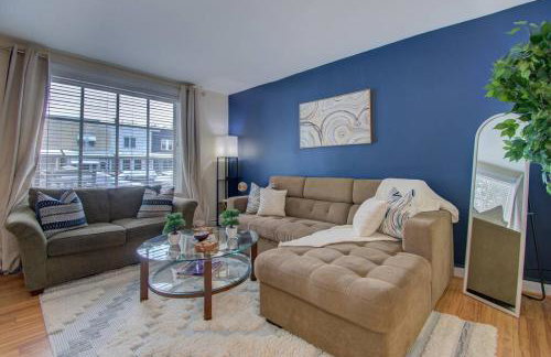 Book Now! 8-Min to Metro - King Bed- Old Town Central Retreat - Floyd's Freedom - - Foto 3