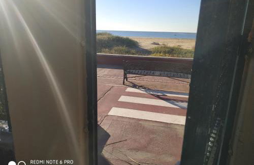 Mirando al mar. Primera linea de playa - Foto 50