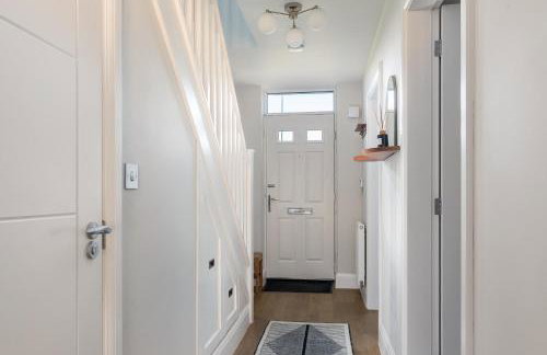 Modern 4-Bed Family Home with 5 Beds & Parking - Foto 32