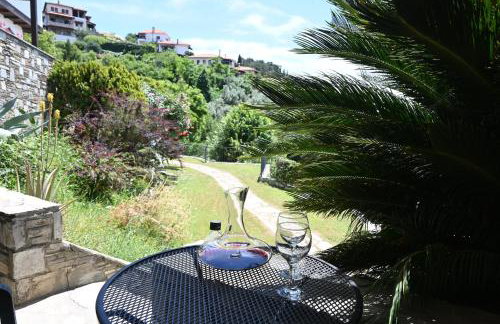 Tranquil Infinity Pool Getaway (private jacuzzi and steam bath, pool, garden, sea and city views) - Foto 35