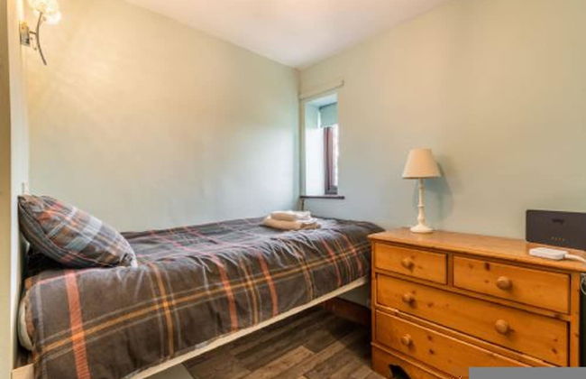 Host Stay Honeysuckle Cottage - Photo 15