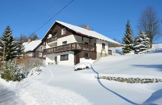 Spacious Cottage in the Giant Mountains, Near the Ski Slopes - Foto 1