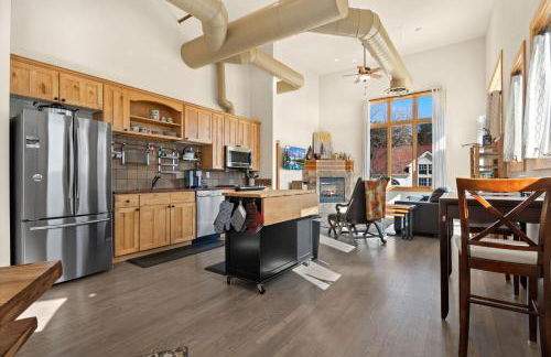 Spacious Dtwn Estes Park Loft Condo 4 Mi to RMNP - Foto 2