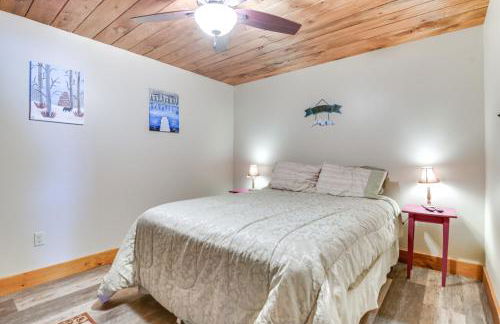 Lakefront New Hampshire Hideaway with Deck and Views - Foto 17