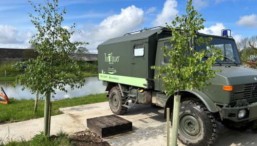 Unimog - army ambulance - Foto 1, Garden view