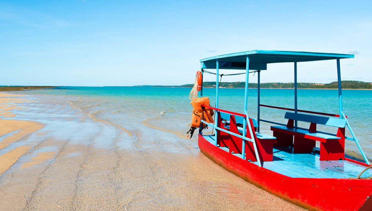 Jangada a motor para o passeio