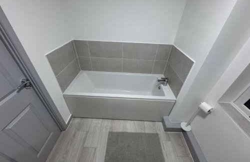 Contemporary 2-Bed Apartment with Parking Bedford - Foto 16