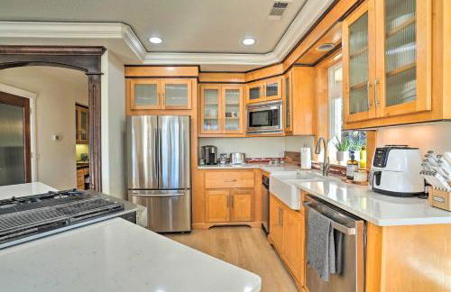 Luxe Getaway with Riverfront Views in Grants Pass! - Foto 9