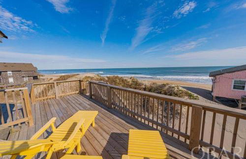 Nautical Endeavors Beach House Steps from Surf - Foto 1