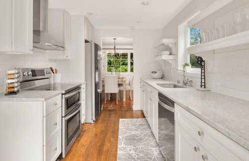 DT Bellevue Hidden Gem With a View & AC - Foto 13