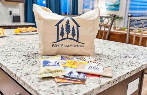 Private Hot Tub, Lake View, 64400 of Free Daily Tickets, Unique Floor Plan! - Foto $